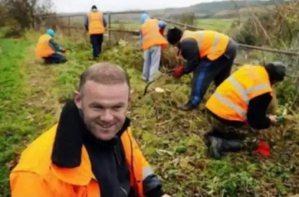 Wayne Rooney Begins Community Service For Drunk Driving (Photo)